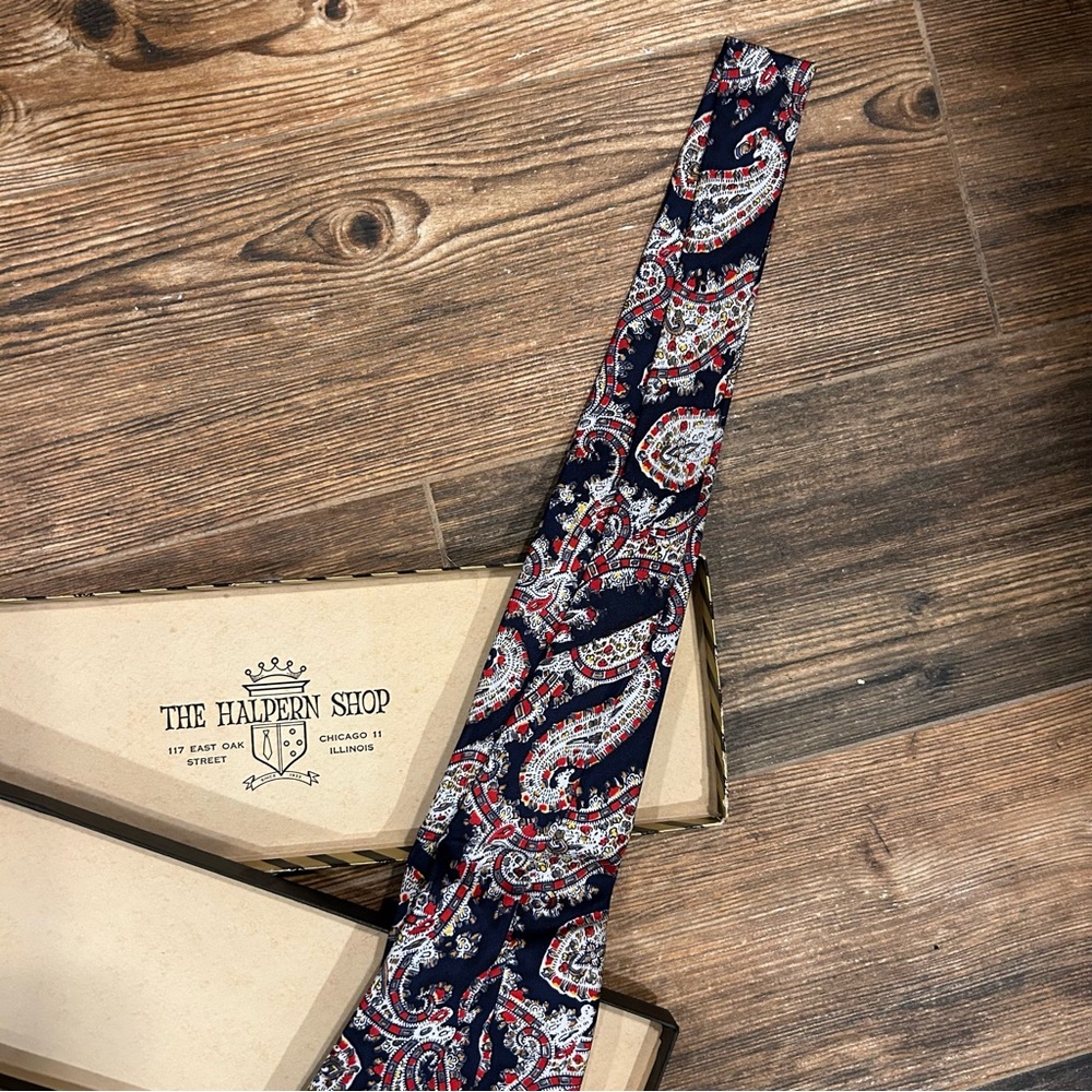 Vintage John Comfort for Richard’s Greenwich Tie | Made in England | 100% Silk - Picture 9 of 11